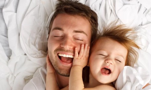 Trẻ em c&agrave;ng giống bố lớn l&ecirc;n c&agrave;ng khỏe mạnh - Ảnh 1.