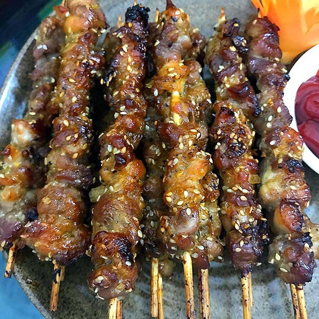 Cuối tuần trổ t&agrave;i l&agrave;m thịt heo nướng xi&ecirc;n thơm lừng - Ảnh 7.