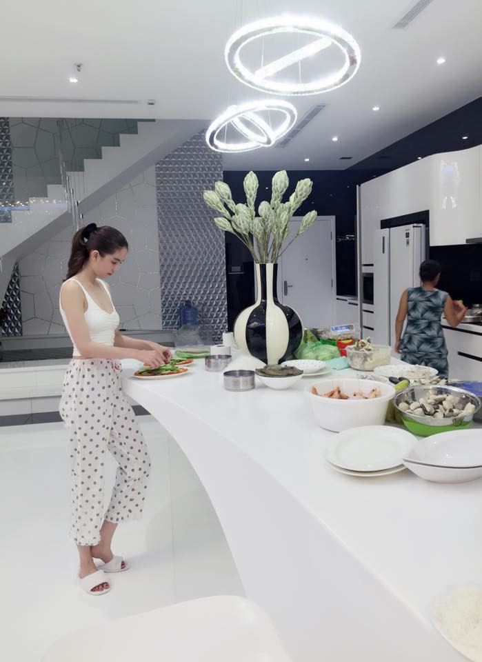 Kh&aacute;m ph&aacute; vẻ đẹp căn nh&agrave; triệu đ&ocirc; của người mẫu Ngọc Trinh - Ảnh 9.