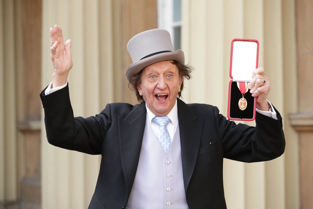 Danh hài "huyền thoại" Ken Dodd qua đời