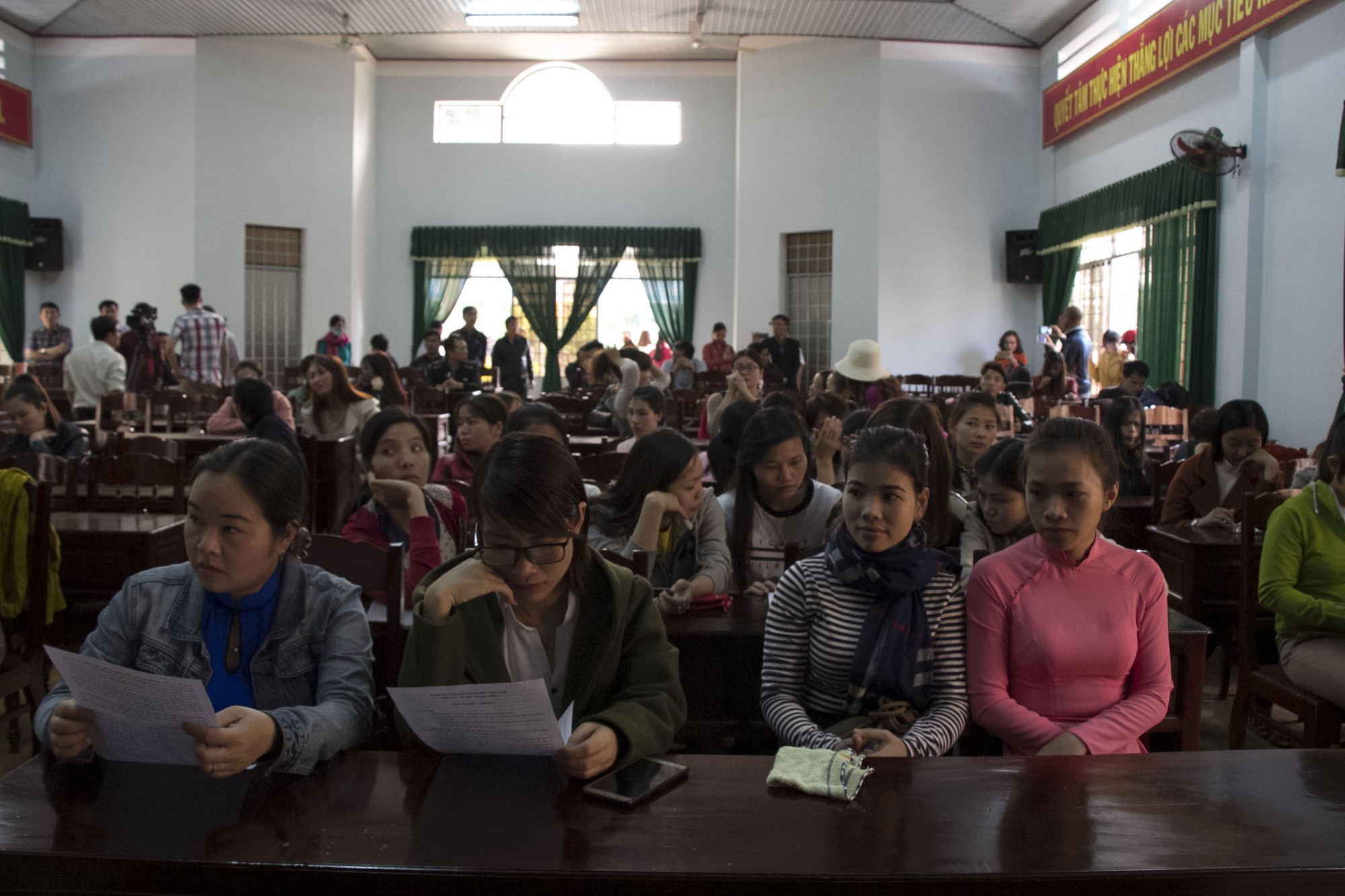 Gần 600 giáo viên có nguy cơ mất việc: Không có nhu cầu nhưng tuyển ồ ạt