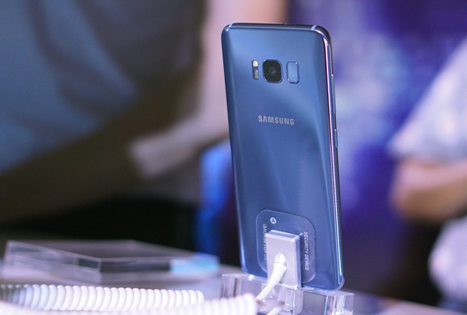 Sau Tết, smartphone giảm giá mạnh để xả hàng - Ảnh 2.