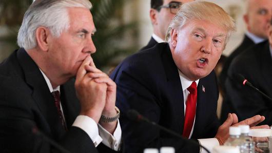 Tổng thống Donald Trump bất ngờ thay ngoại trưởng