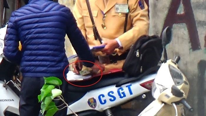 Phòng CSGT TP Hà Nội xác minh, làm rõ CSGT nghi mãi lộ