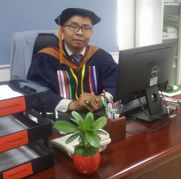 Giảng vi&ecirc;n đại học bị đ&aacute;nh hội đồng v&igrave; t&ocirc;ng xe rồi bỏ chạy - Ảnh 2.