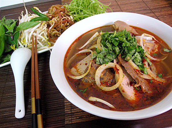Bán bún bò, hủ tiếu cũng có thể thành chủ tập đoàn