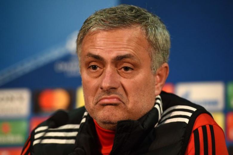 Mourinho khẩu chiến Frank de Boer vì Rashford