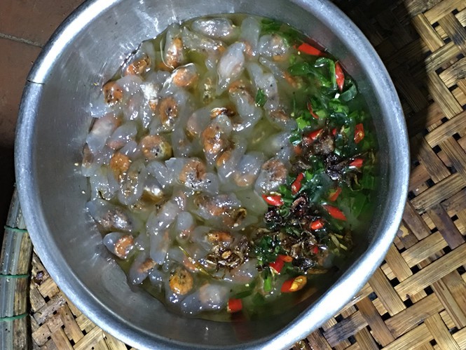 Chỉ 100 ngàn đồng đã đời với đủ món xứ Huế - Ảnh 3.