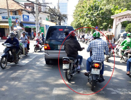 Nữ hành khách tố bị tài xế GrabBike cướp lúc rạng sáng