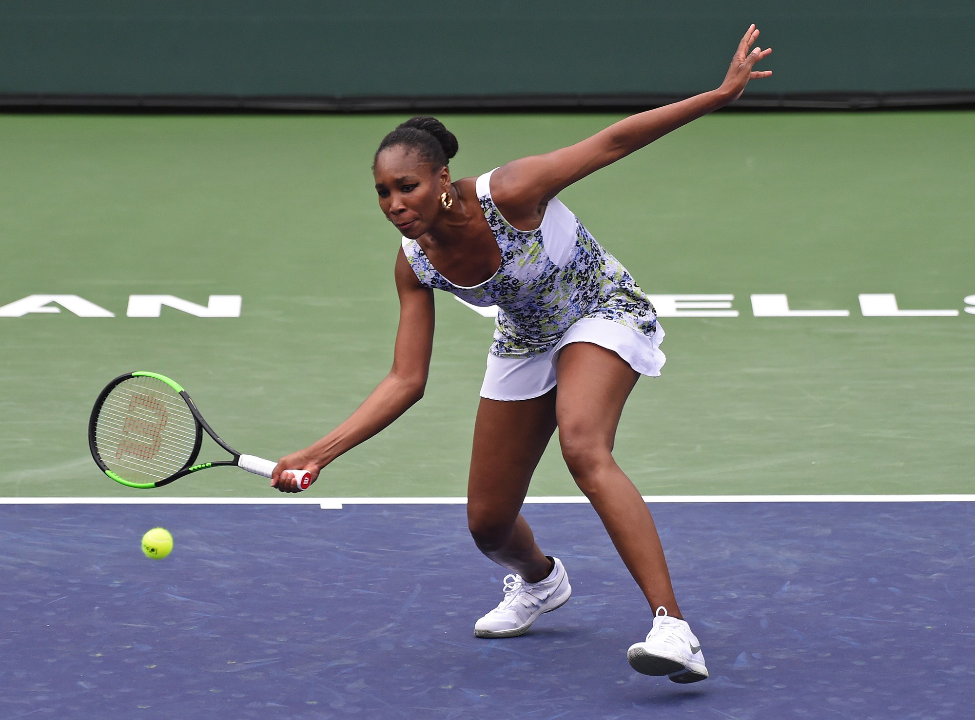 Simona Halep và Venus Williams thẳng tiến vào tứ kết - Ảnh 2.