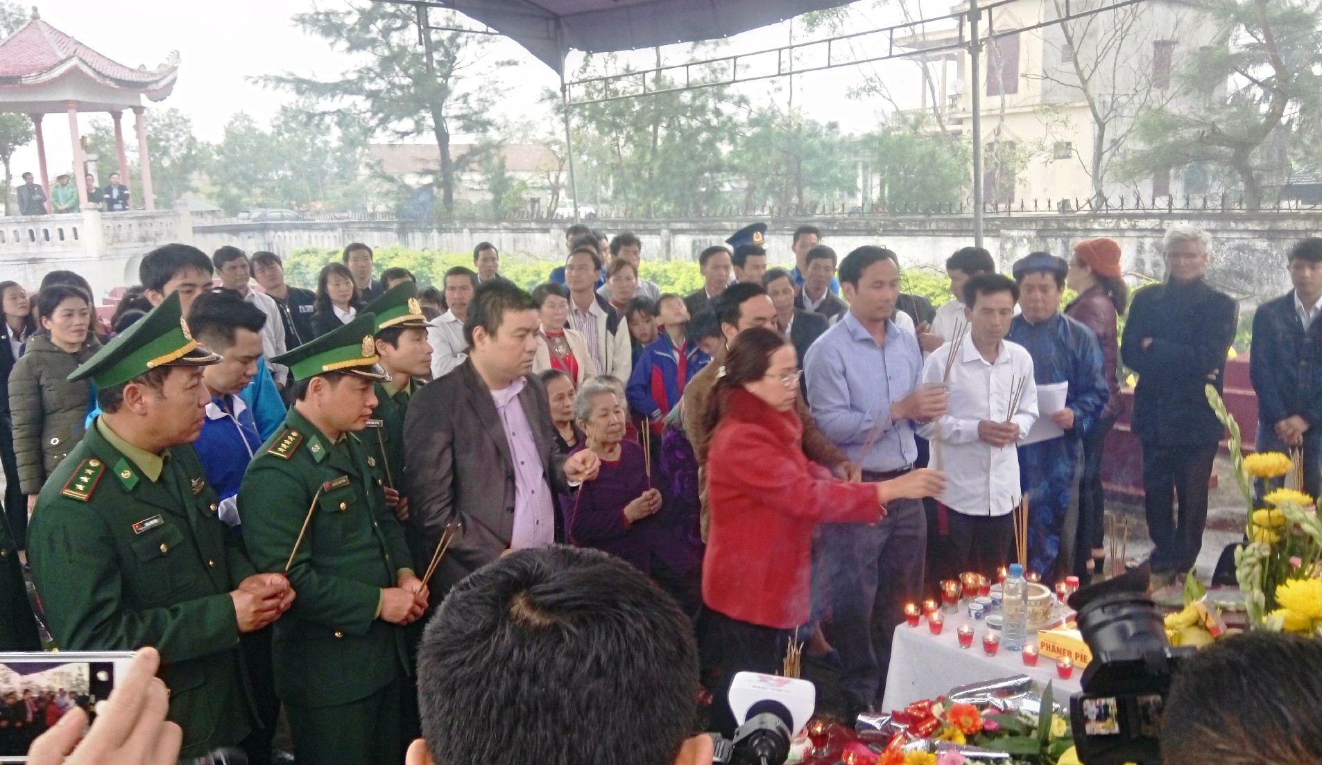 Xúc động lễ tri ân 64 anh hùng liệt sĩ giữ đảo Gạc Ma - Ảnh 3.