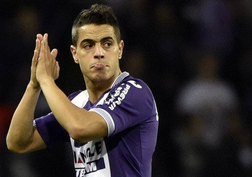 Ch&agrave;ng l&ugrave;n Ben Yedder k&eacute;o sập ph&aacute;o đ&agrave;i Old Trafford - Ảnh 1.