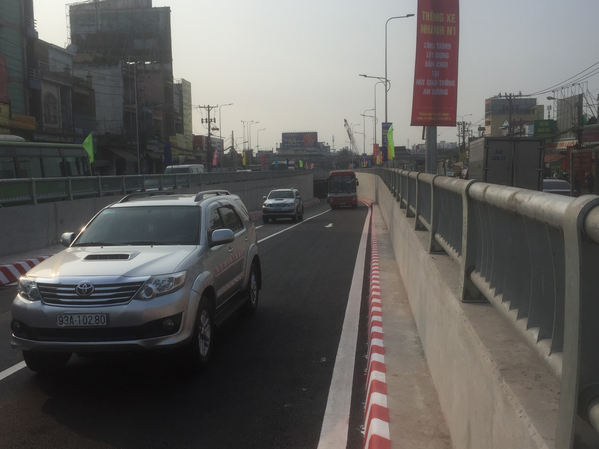 Nh&aacute;nh hầm chui An Sương giải cứu kẹt xe - Ảnh 4.