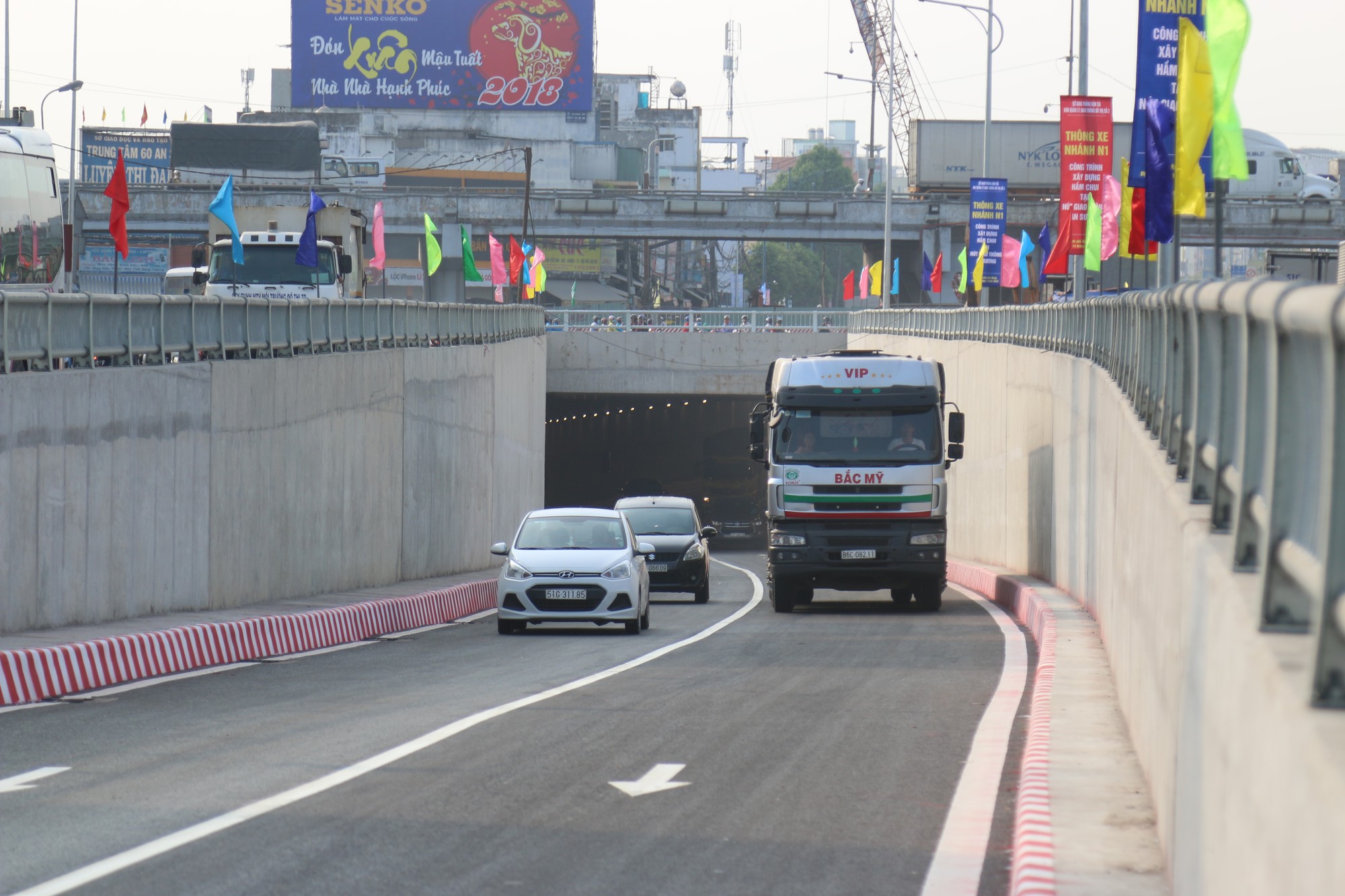 Nh&aacute;nh hầm chui An Sương giải cứu kẹt xe - Ảnh 5.