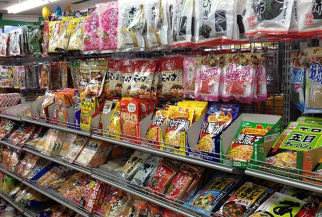 Hàng xách tay về Việt Nam có nguy cơ 'chết yểu'