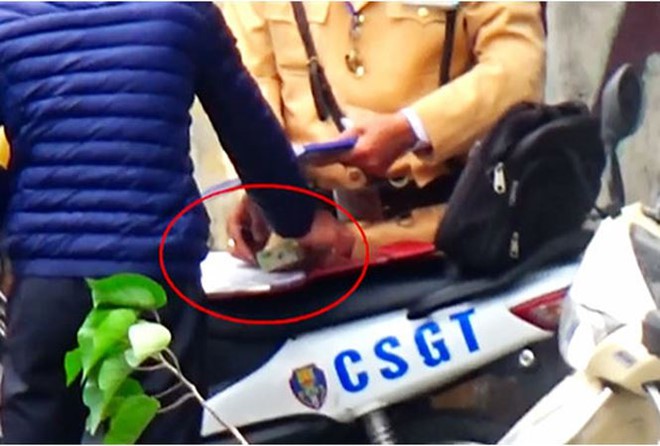 Vụ CSGT nghi mãi lộ: Đình chỉ 6 đội trưởng, đội phó đội CSGT