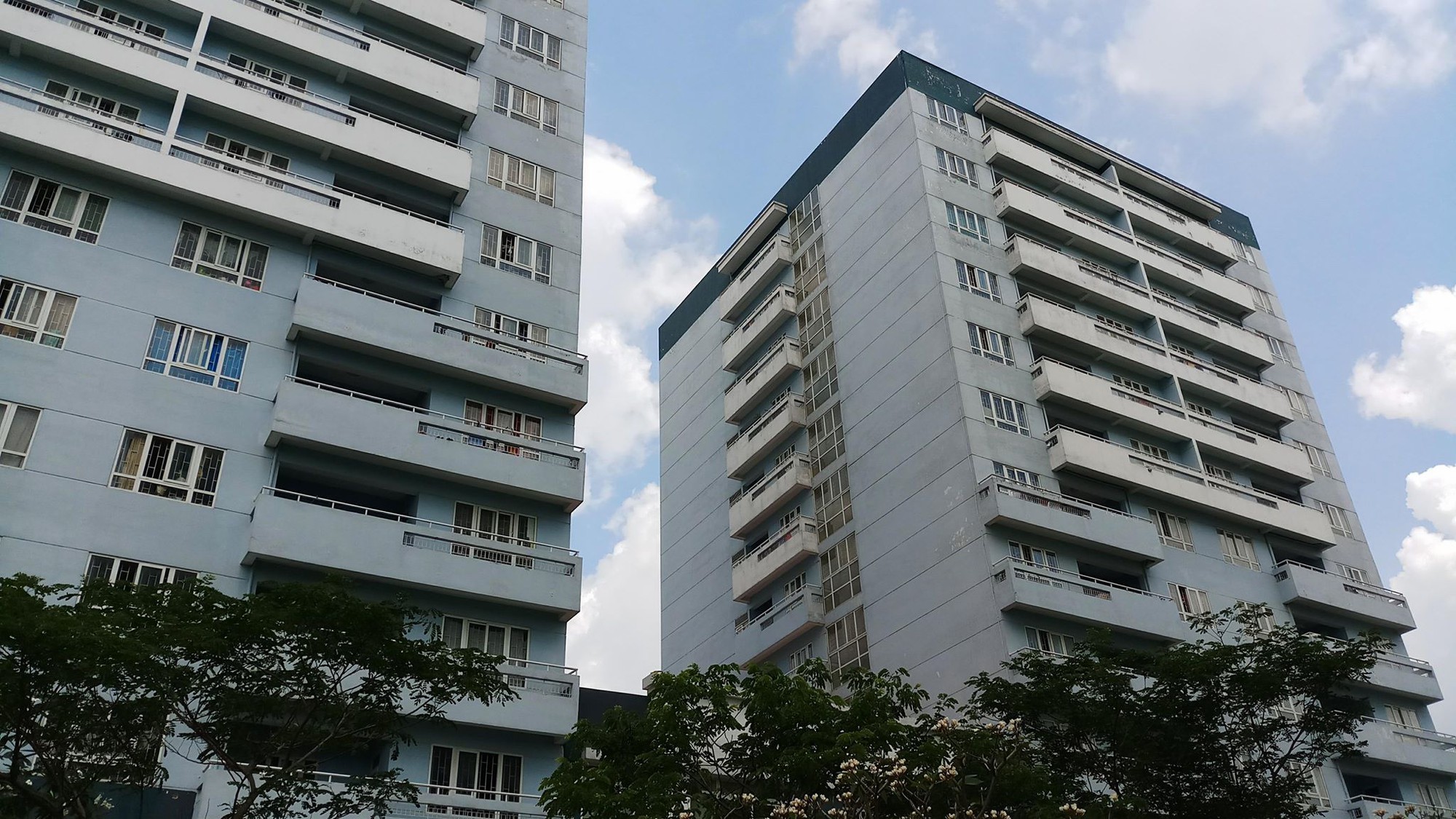 TP HCM: Nữ sinh viên nhảy lầu ký túc xá xuống đất tử vong
