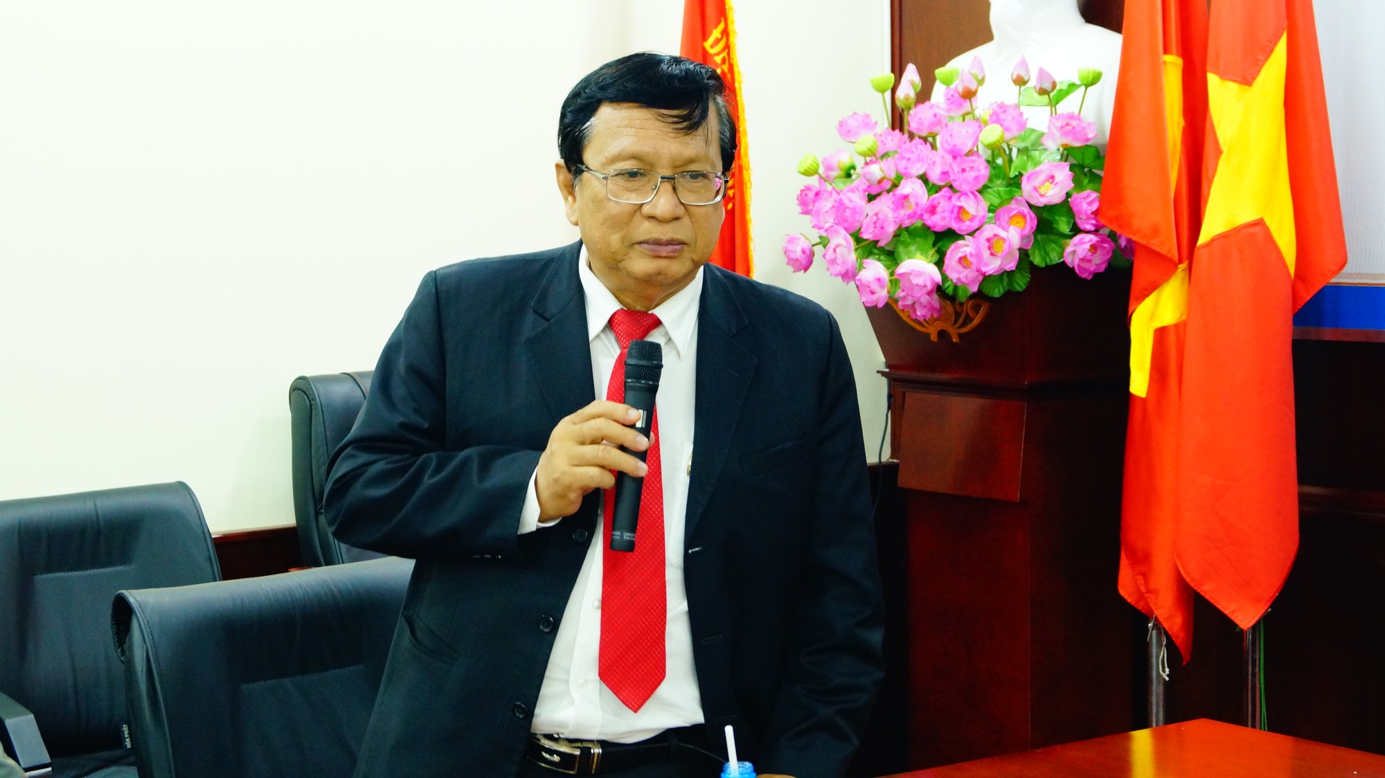 Đào tạo tiến sĩ tràn lan là có lỗi với lịch sử, đất nước