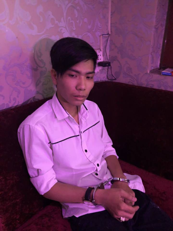 Trinh sát bắt nóng nam nhân viên massage