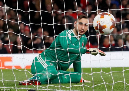 Arsenal đại ph&aacute; AC Milan, Dortmund bị loại tủi hổ ở Europa League - Ảnh 3.