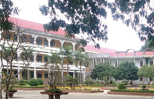 Cảnh cáo hiệu trưởng cho học sinh nghỉ học để giáo viên đi "giao lưu"