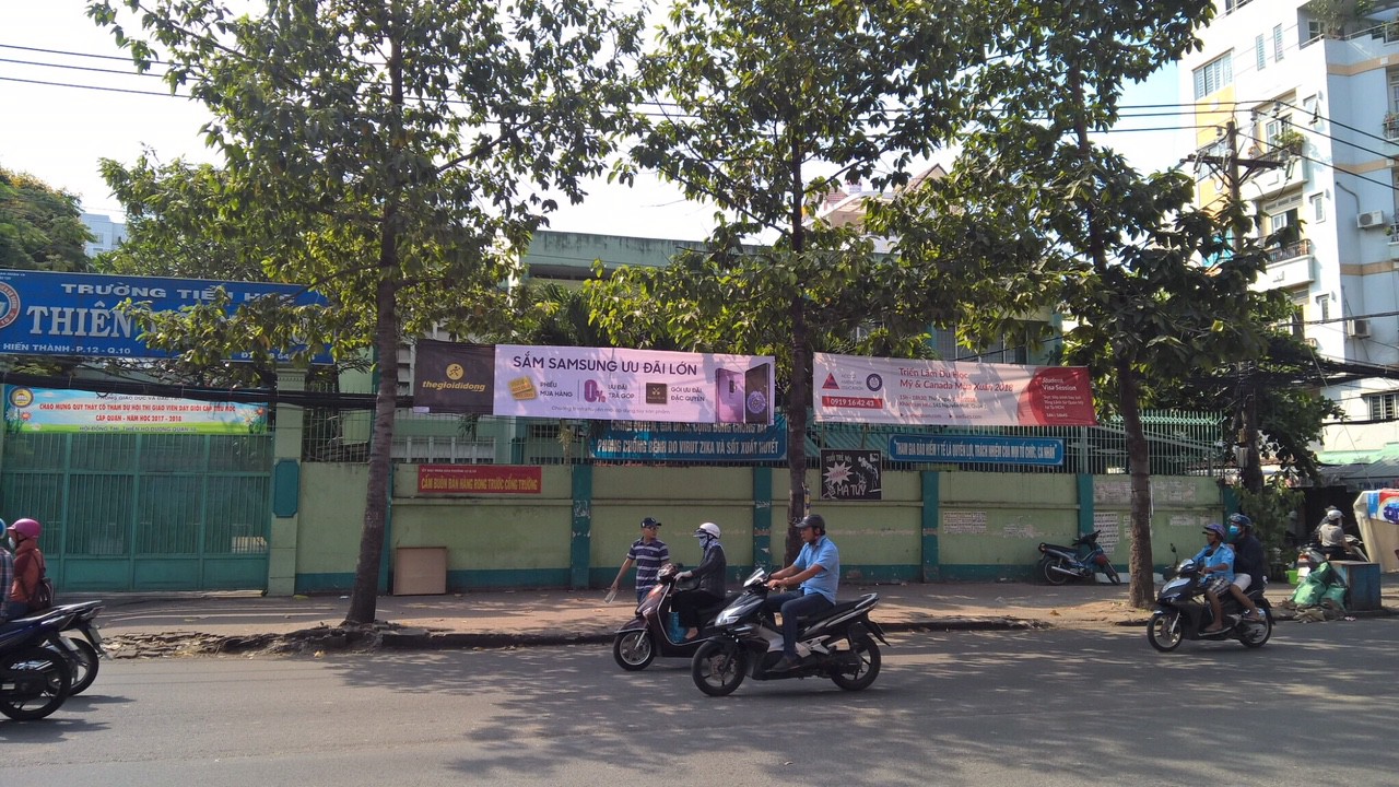TP HCM mạnh tay dẹp nạn treo băng rôn không phép
