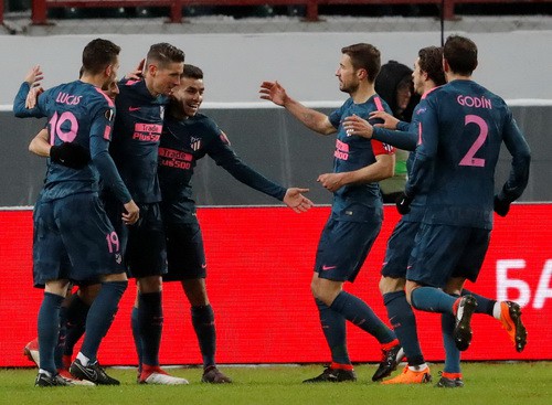 Arsenal đại ph&aacute; AC Milan, Dortmund bị loại tủi hổ ở Europa League - Ảnh 7.