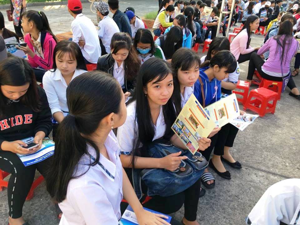 Đưa trường học đến th&iacute; sinh tại Hậu Giang: Chọn ng&agrave;nh m&agrave; cứ lo thất nghiệp! - Ảnh 4.