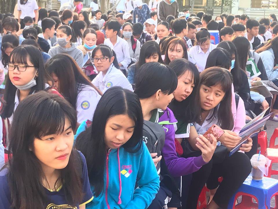 Đưa trường học đến th&iacute; sinh tại Hậu Giang: Chọn ng&agrave;nh m&agrave; cứ lo thất nghiệp! - Ảnh 9.