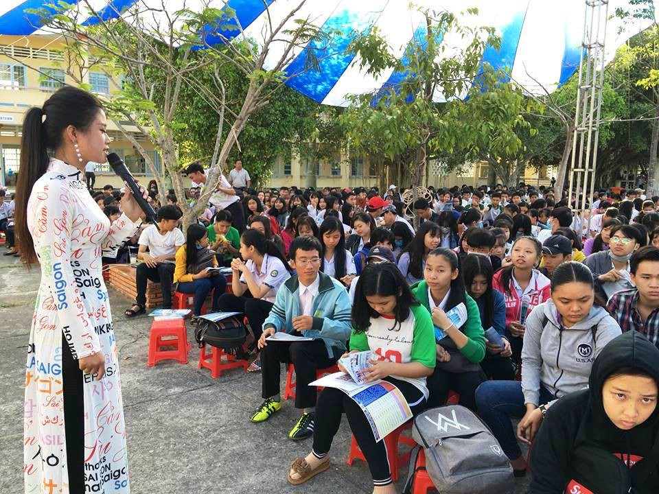 Đưa trường học đến th&iacute; sinh tại Hậu Giang: Chọn ng&agrave;nh m&agrave; cứ lo thất nghiệp! - Ảnh 10.