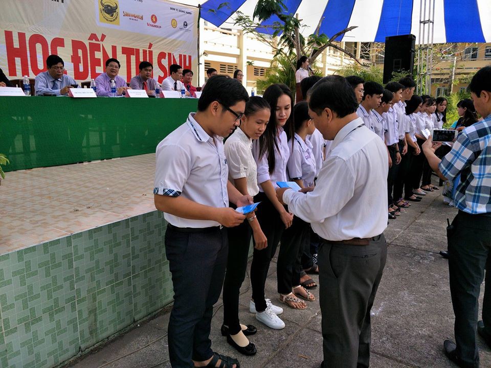 Đưa trường học đến th&iacute; sinh tại Hậu Giang: Chọn ng&agrave;nh m&agrave; cứ lo thất nghiệp! - Ảnh 14.