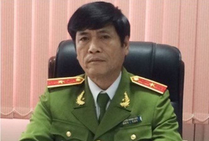 Ai tiếp tay cho cờ bạc?