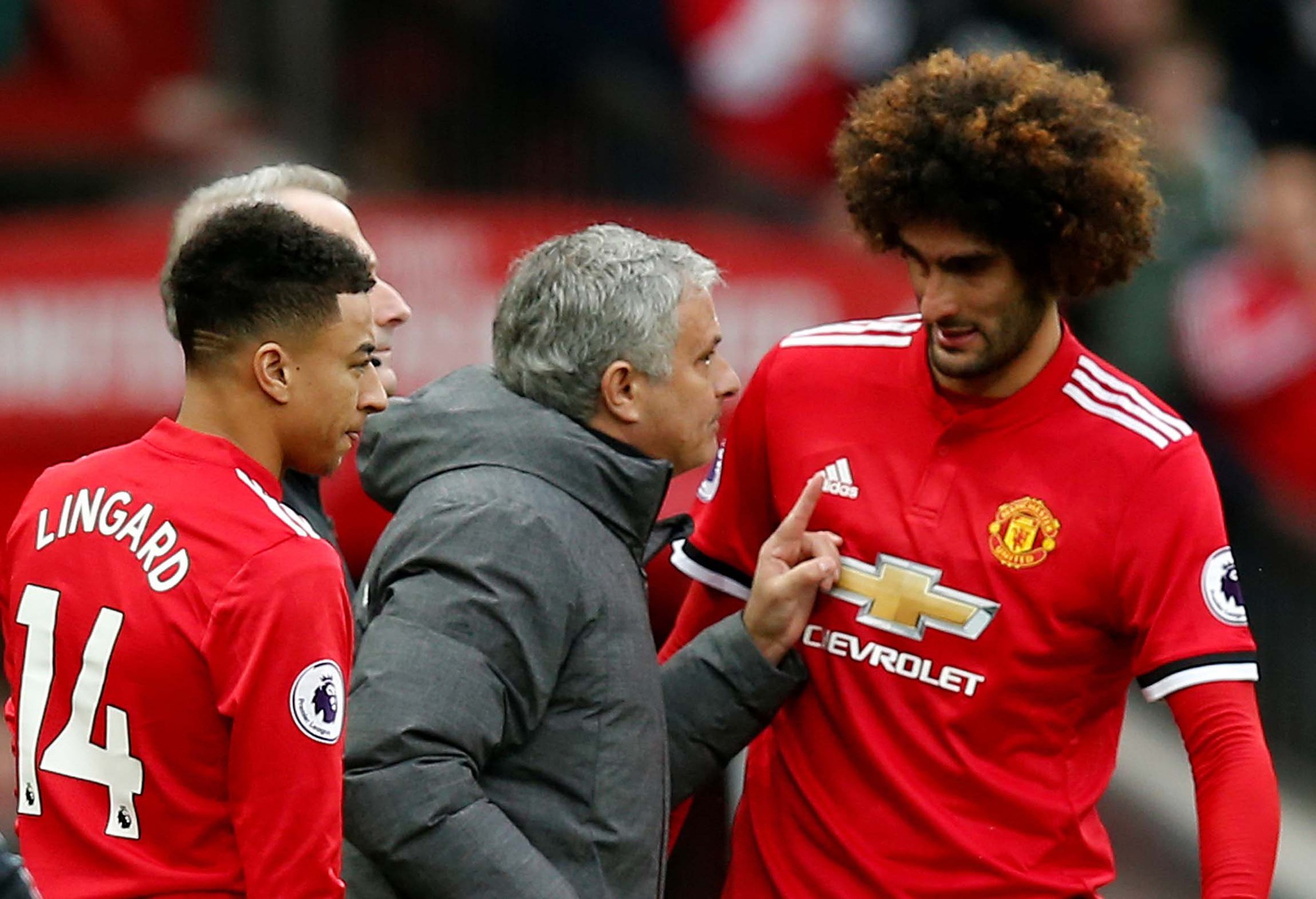 Mourinho đang tự… cưa ghế