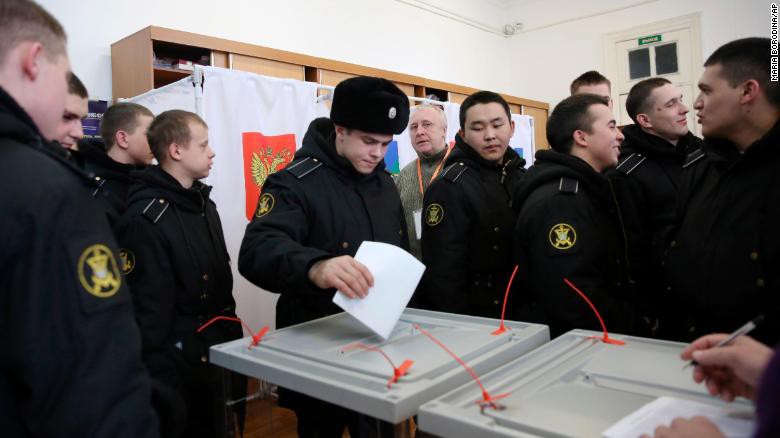 Vụ cựu điệp viên Nga bị đầu độc khiến người ủng hộ ông Putin đoàn kết - Ảnh 3.