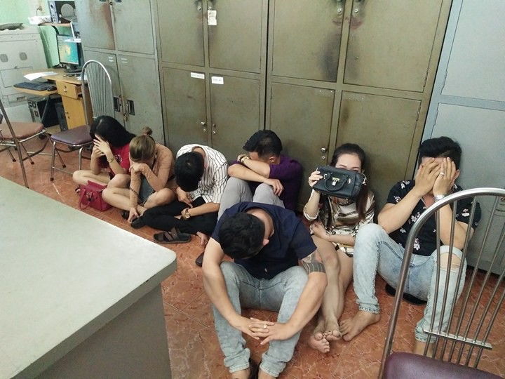 Đột kích quán karaoke, phát hiện nhiều thanh niên sử dụng ma túy