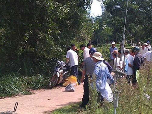 Chở con đi học về, người đàn ông bất ngờ bị nhóm côn đồ chém nguy kịch