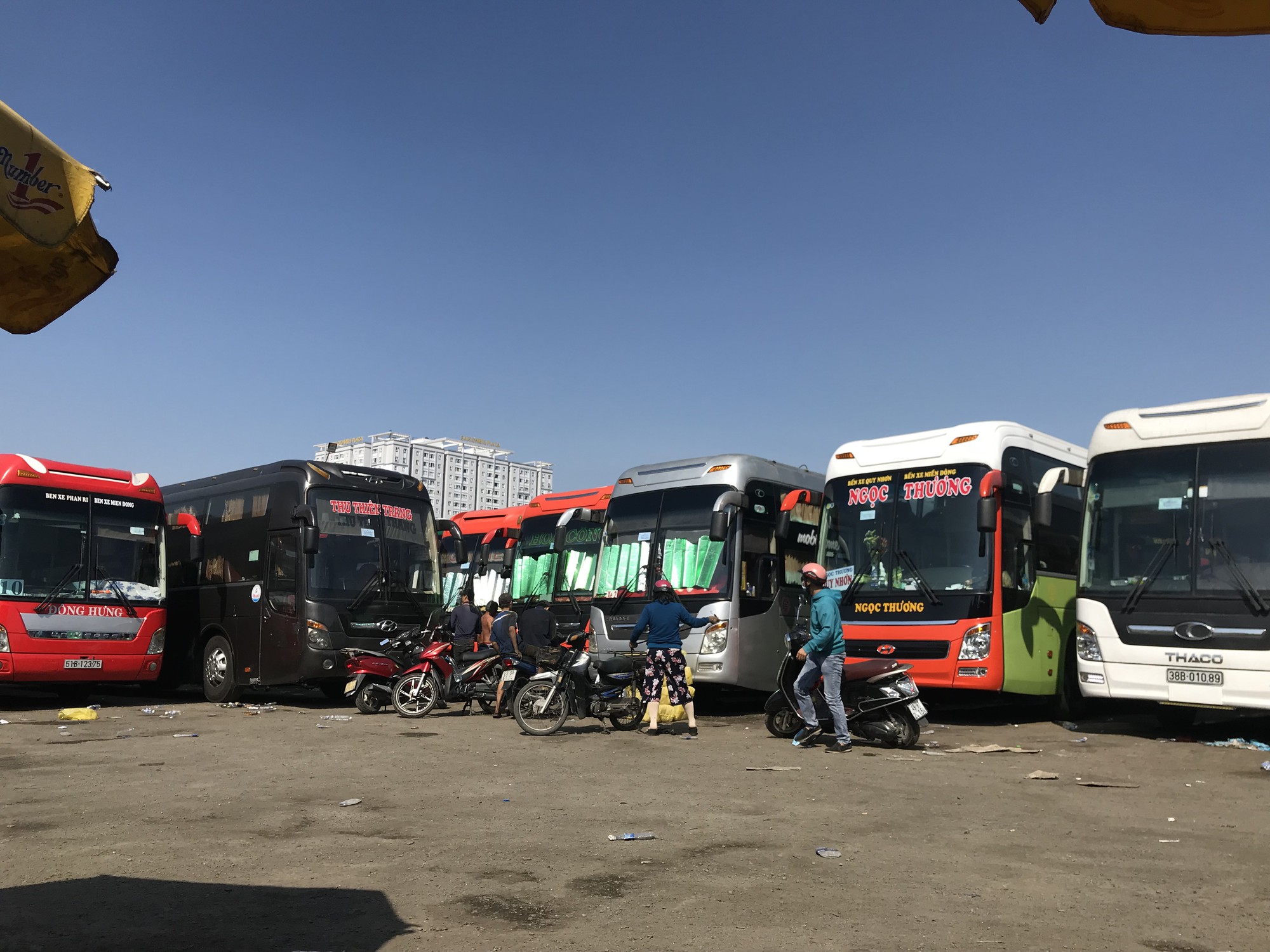 Bó tay với bến bãi không phép?