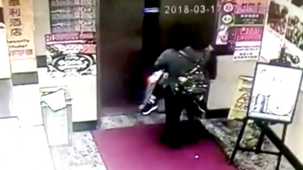 Nghi án bà sát hại cháu trong khách sạn