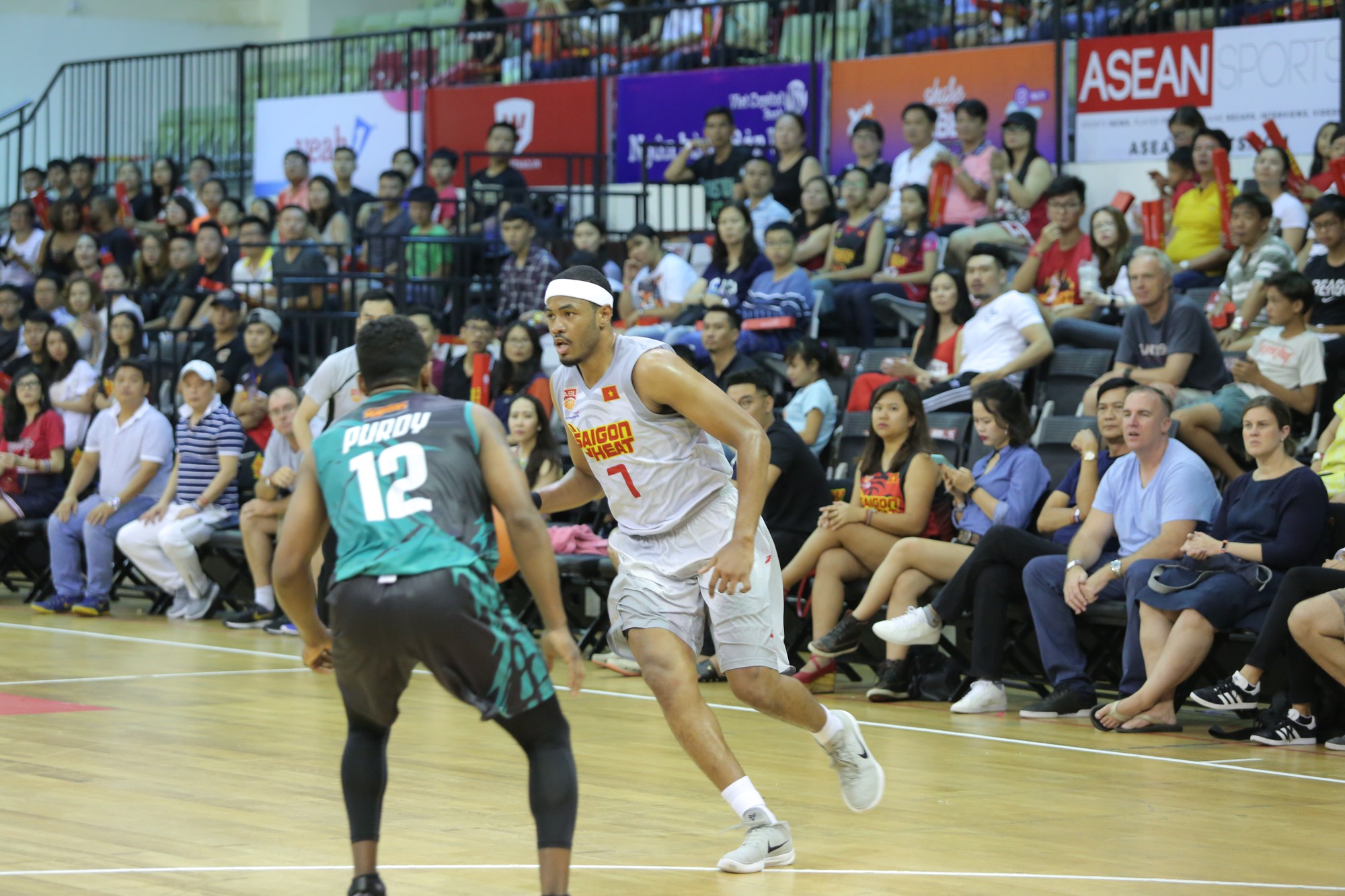 Đả bại rồng biển, Saigon Heat áp sát vị trí thứ 5 - Ảnh 2.