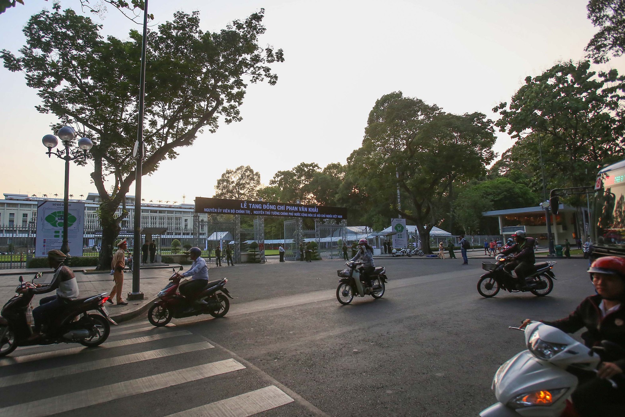 Hội trường Thống Nhất trước giờ đón linh cữu cố Thủ tướng Phan Văn Khải - Ảnh 9.