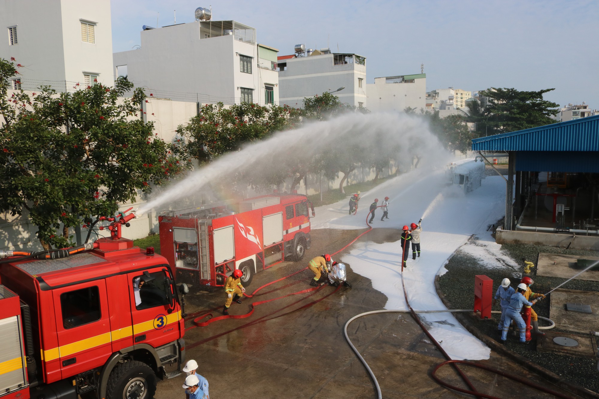 Cận cảnh diễn tập cứu kho xăng ở sân bay Tân Sơn Nhất