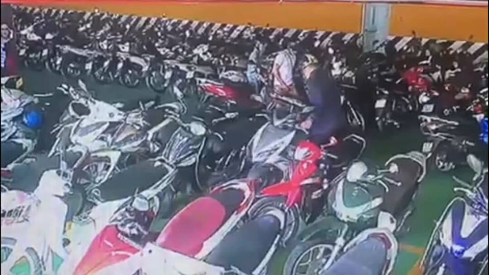 TP HCM: Trinh sát bắt nóng 1 quản lý tiệm ăn ma mãnh