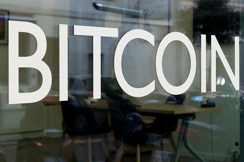 Dùng máy tính của cơ quan để đào Bitcoin