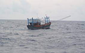 Mất nhiều m&aacute;u, một ngư d&acirc;n tử vong giữa biển - Ảnh 1.