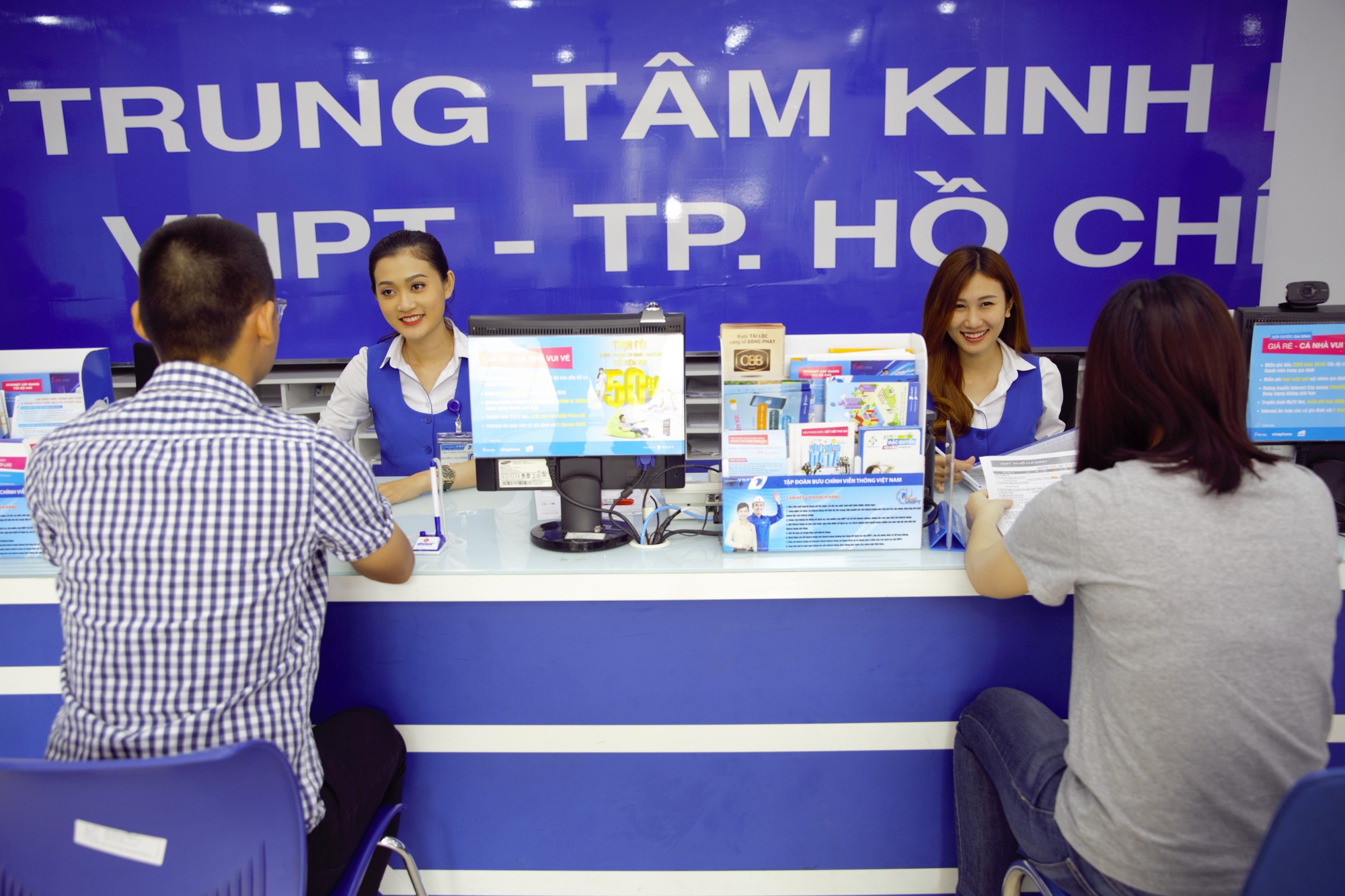Nhà mạng ưu ái thuê bao trả sau sau Thông tư 47
