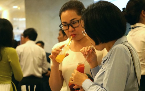 Cuộc đua bán bún bò, nước mía… vào tủ lạnh gia đình Việt - Ảnh 2.