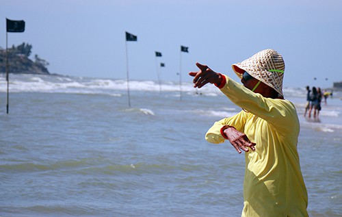 H&agrave;ng loạt ao xo&aacute;y nguy hiểm ở b&atilde;i biển Vũng T&agrave;u - Ảnh 2.