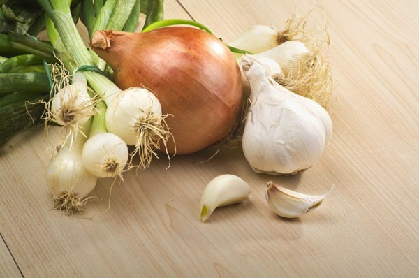 10 thực phẩm gi&uacute;p bạn giải độc, tr&aacute;nh xa nhiều bệnh tật - Ảnh 2.