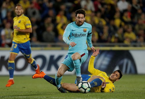 Trọng t&agrave;i tước chiến thắng của Barcelona, quyết cứu La Liga - Ảnh 2.
