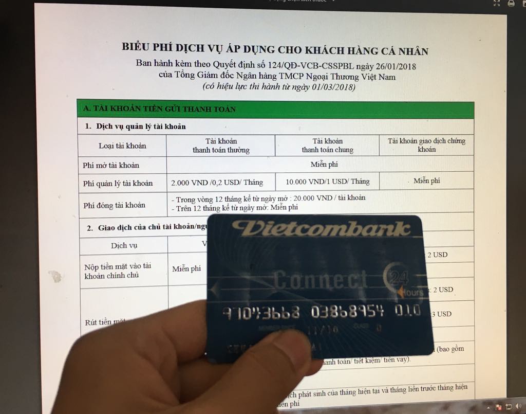 Vietcombank lên tiếng về việc tăng hàng loạt phí ngân hàng - Ảnh 1.